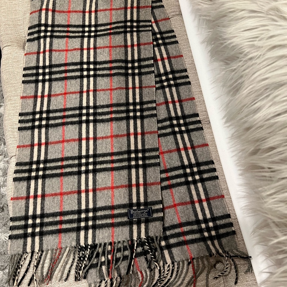 Authentic Burberrys nova check scarf - Picture 2 of 6